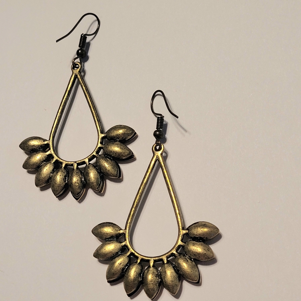 Elegant Gold Teardrop Earrings